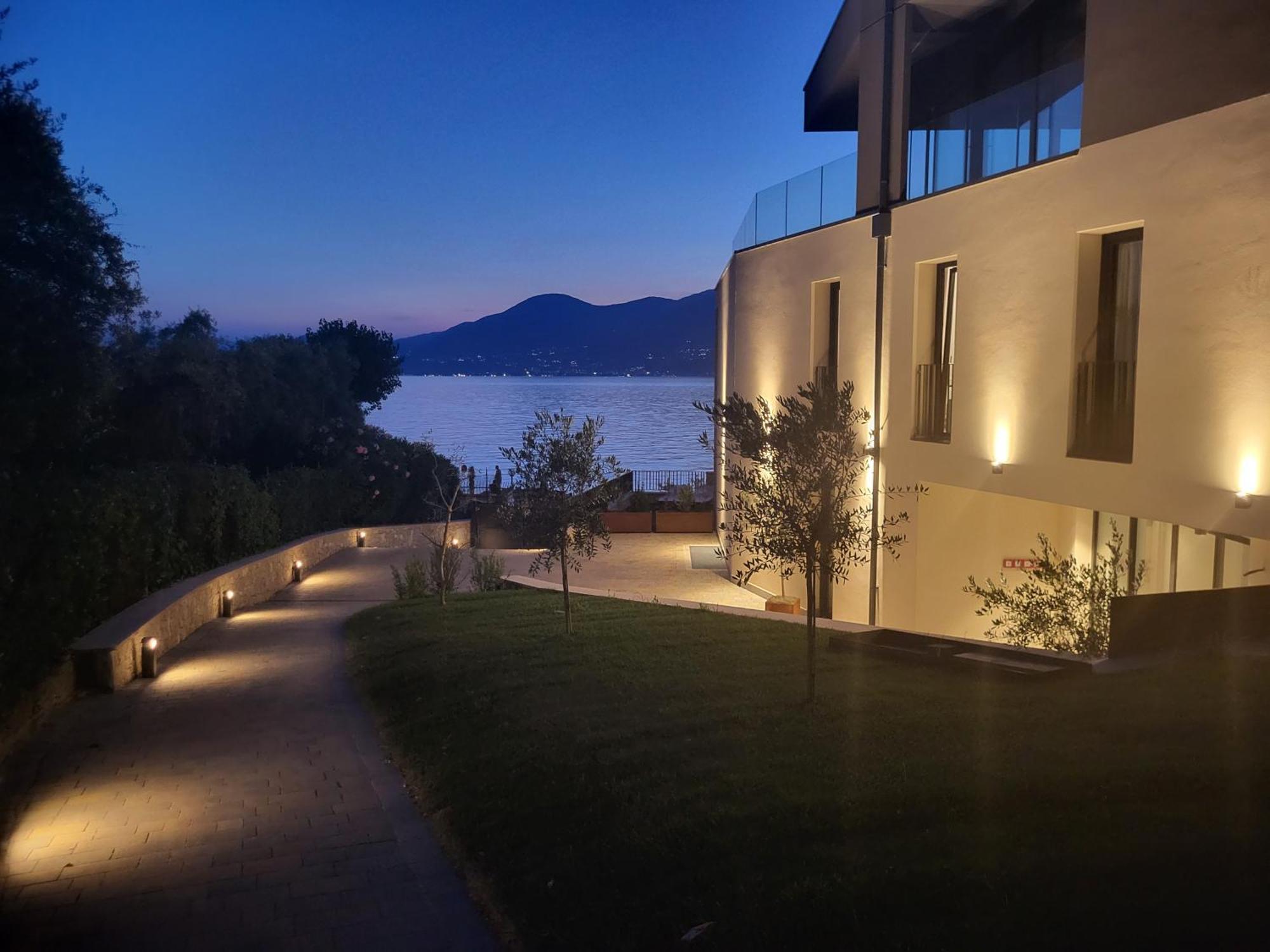 Attilio High Living Suites - Adults Only Torri Del Benaco Esterno foto