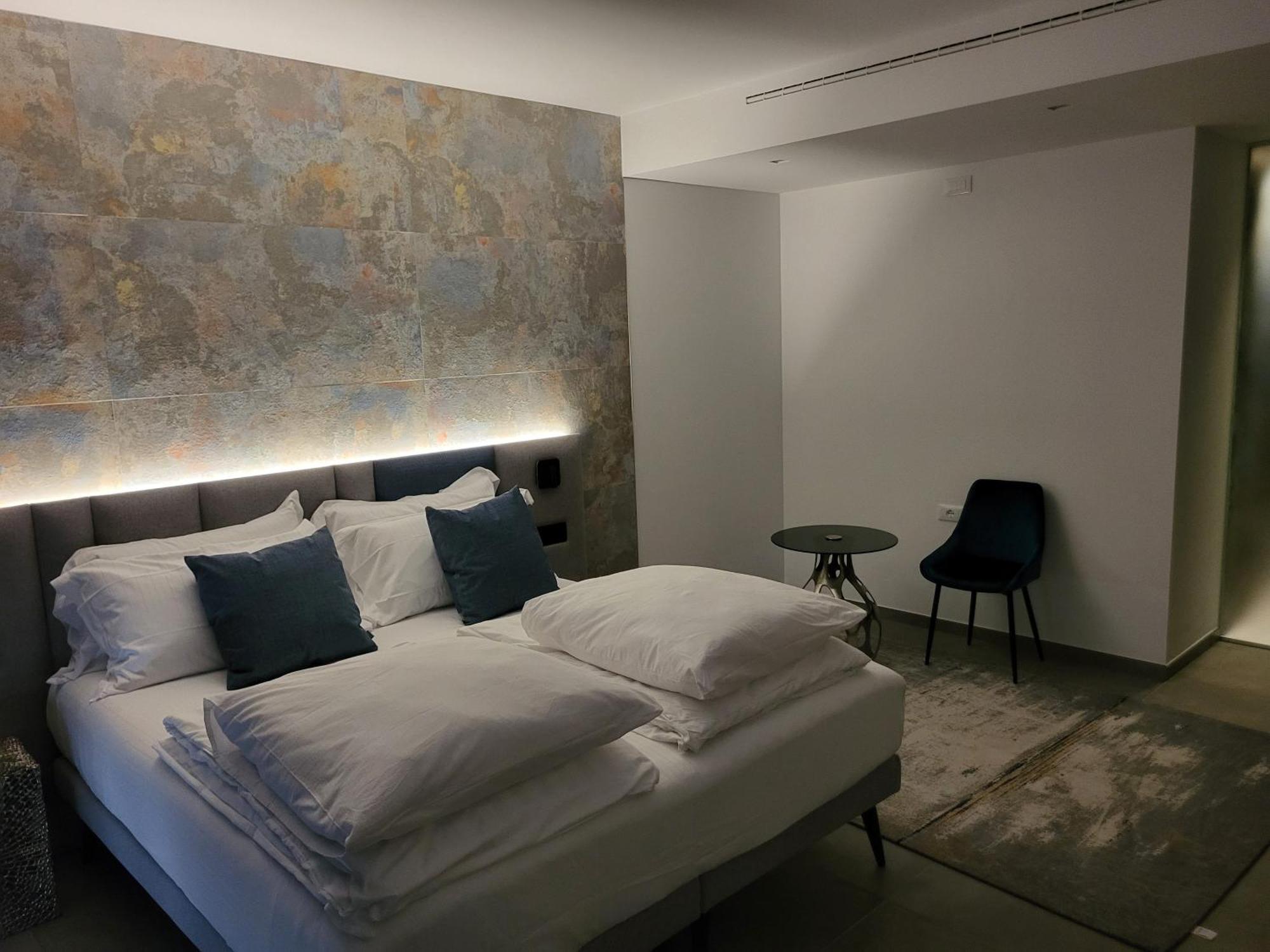 Attilio High Living Suites - Adults Only Torri Del Benaco Camera foto