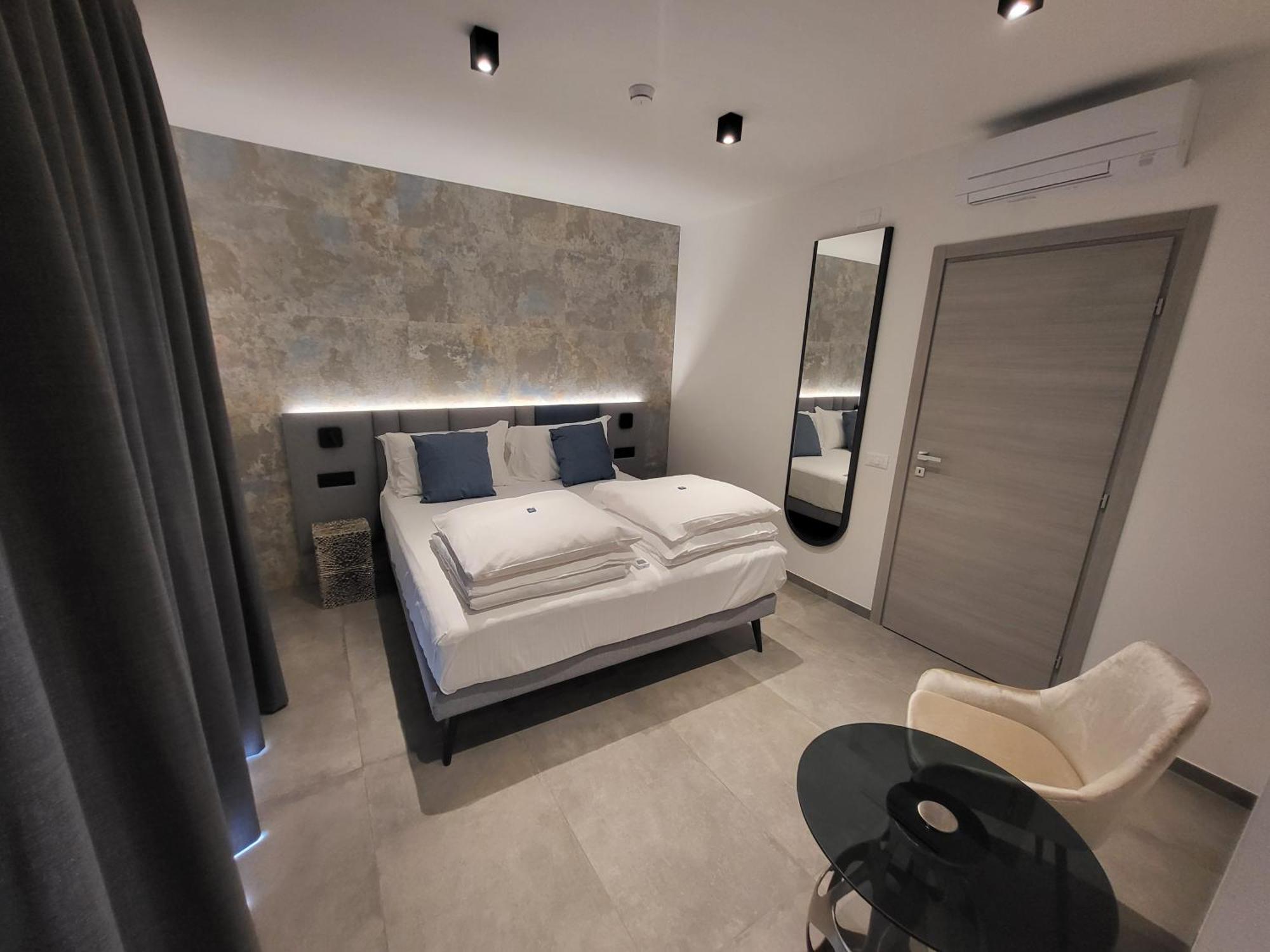 Attilio High Living Suites - Adults Only Torri Del Benaco Camera foto