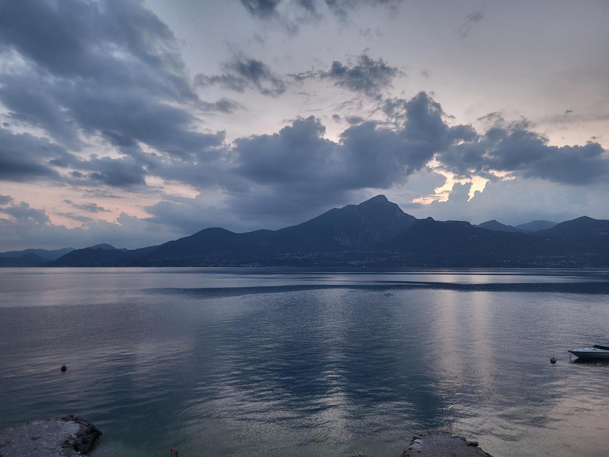 Attilio High Living Suites - Adults Only Torri Del Benaco Camera foto