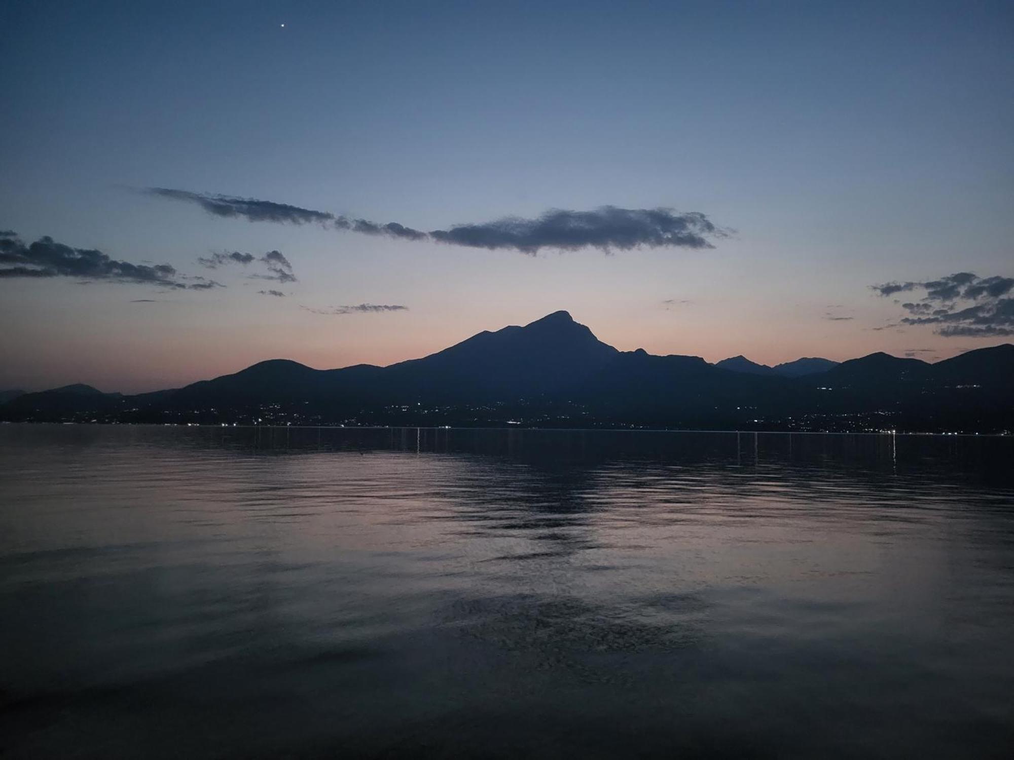 Attilio High Living Suites - Adults Only Torri Del Benaco Camera foto