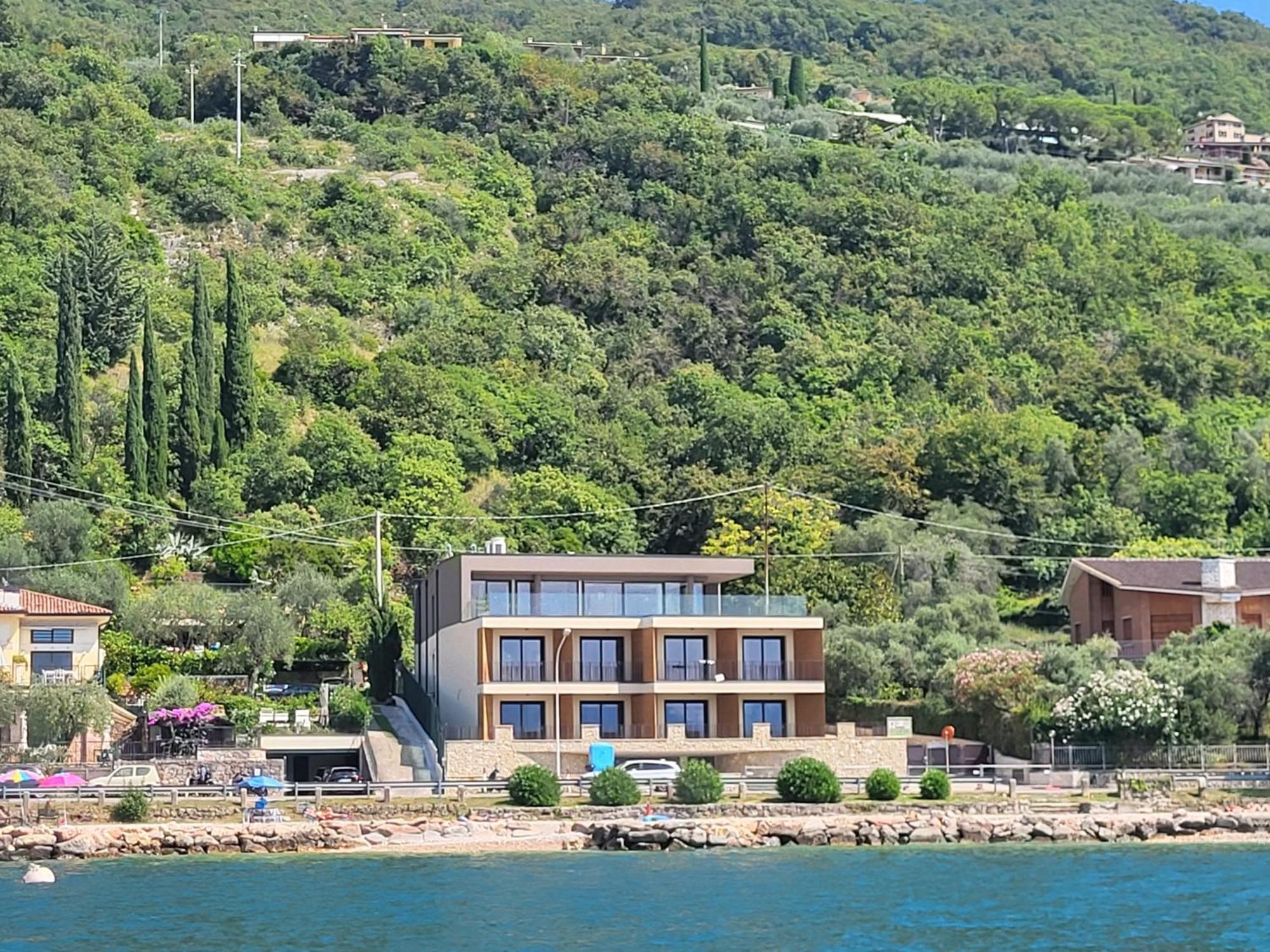 Attilio High Living Suites - Adults Only Torri Del Benaco Esterno foto